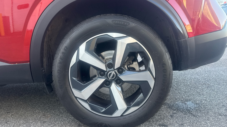 Nissan Qashqai 1.3 DiG-T MH N-Connecta 5dr Petrol Hatchback